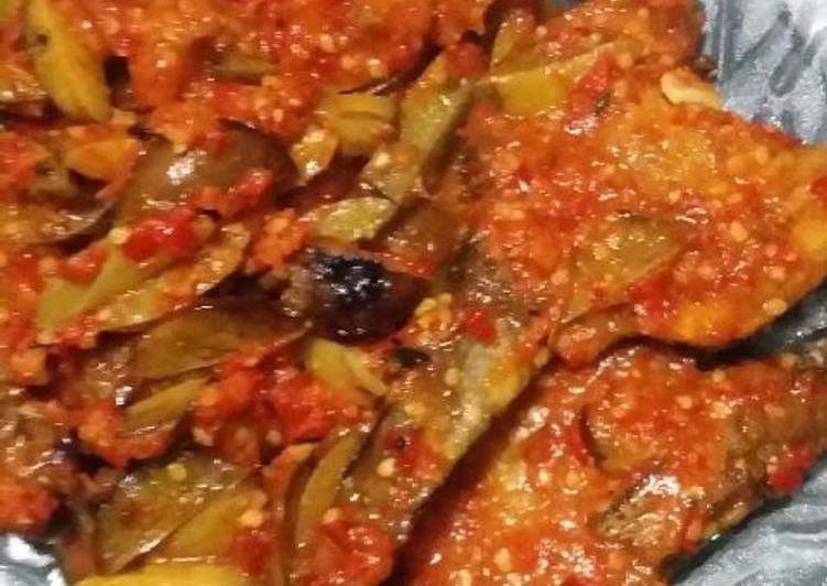 Balado ikan gabus asin dan jengkol balado