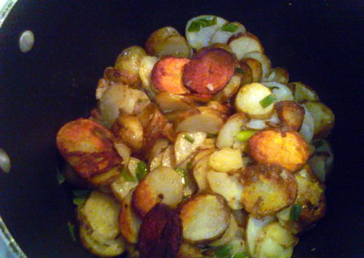 Smothered potatoes with green onions