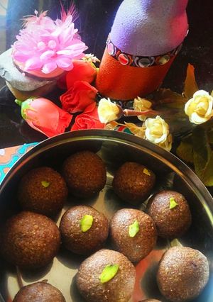 A picture of Oats Ragi Laddu.