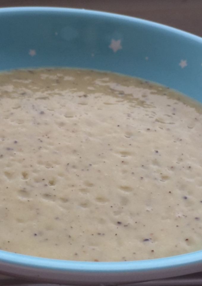 Una foto de Papilla de frutas con yogur 🥝🥛🍌