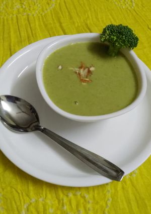 A picture of Broccoli almond soup.