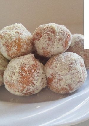 A picture of Coated puffs with powder milk.