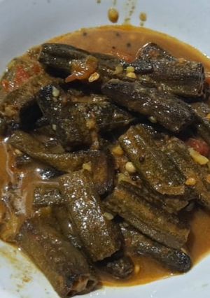 भिंडी की सब्जी (bhindi ki sabzi recipe in hindi) रेसिपी मुख्य फोटो
