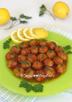 A picture of Spicy Honey Baked Chicken Meatballs.