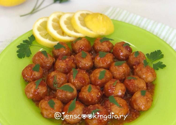 Steps to Make Any-night-of-the-week Spicy Honey Baked Chicken Meatballs