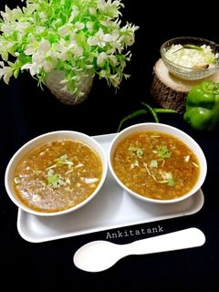 હોટ એન્ડ સોર સૂપ (Hot and Sour Soup Recipe In Gujarati) રેસીપી મુખ્ય ફોટો