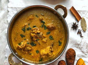 A picture of Chettinad Restaurant style Country Chicken Curry.
