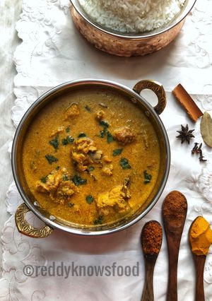 A picture of Chettinad Restaurant style Country Chicken Curry.