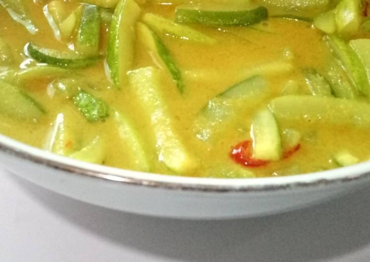 Acar Timun Bumbu Kuning