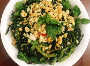 Hình của món Ngẫu hứng nộm rau muống.