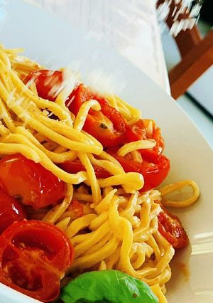 Foto di Spaghetti alla chitarra con pomodorini e basilico