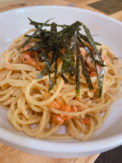 A picture of Bacon, salmon and mushroom creamy & soy sauce pasta.