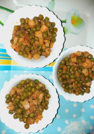 A picture of Fry Matar Aloo.