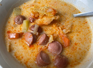 Villámgyors frankfurti leves kelkáposztából recept fotója