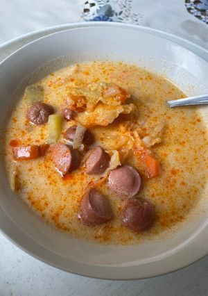 Villámgyors frankfurti leves kelkáposztából recept fotója