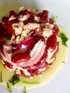 Una foto de Ensalada roja de alubias