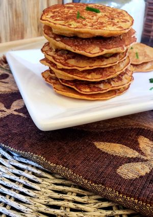 Una foto de Tortitas Saladas. Rellenas de cebolla y aceitunas💛🧡