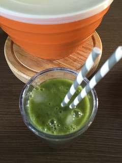 Una foto de Batido verde anti-inflamatorio de espinacas-banana-papaya (smoothie)
