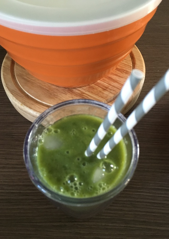 Una foto de Batido verde anti-inflamatorio de espinacas-banana-papaya (smoothie)