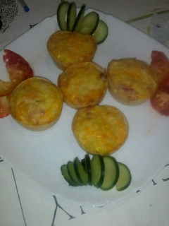 Una foto de Pastelitos de tortilla de patata beicon jamon york y queso