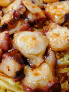 Una foto de Pulpo picante con patatas paja
