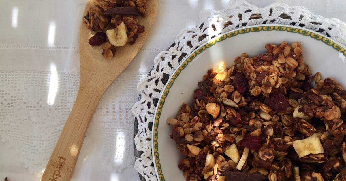 Ricetta Granola nocciola e cioccolato di Marcella Sweetly Elvie - Cookpad