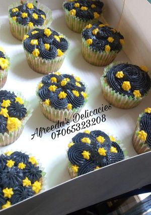 A picture of Decorated cup cakes.