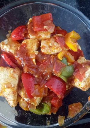 A picture of Tri colour chilli paneer.