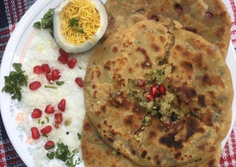 Recipe: Appetizing Coconut & plain sev paratha
