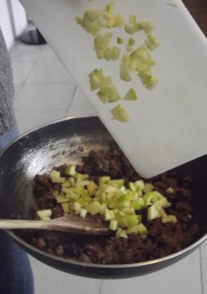 Una foto de Picadillo con canela y manzana