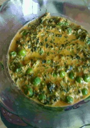 A picture of Methi matar malai.