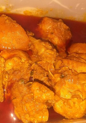 A picture of Aloo chicken.