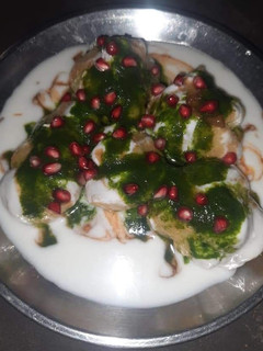 दही भल्ला चाट (dahi bhalla chaat recipe in Hindi) रेसिपी मुख्य फोटो