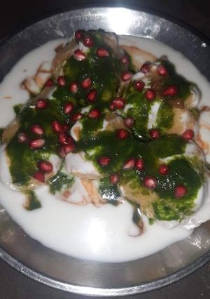 दही भल्ला चाट (dahi bhalla chaat recipe in Hindi) रेसिपी मुख्य फोटो
