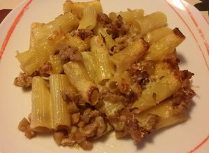 Foto di Rigatoni con melanzane, salsiccia fresca e provola
