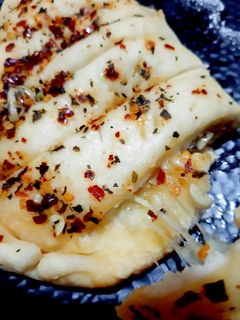 ডোমিনোস চীজি গারলিক বাণ (Domino's cheesy garlic bun recipe in Bengali) রেসিপির প্রধান ছবি