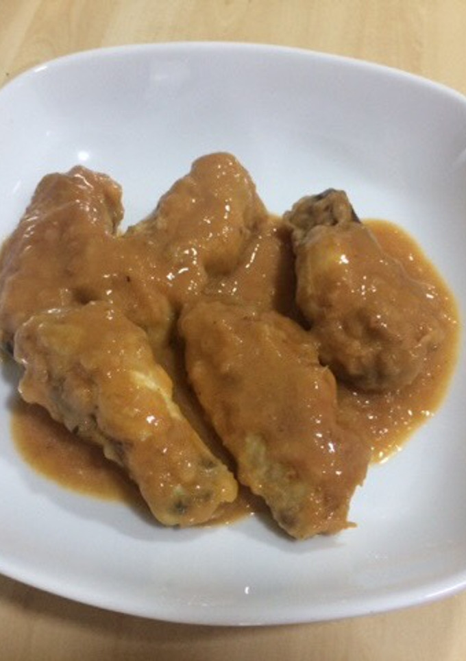 Una foto de Alitas de pollo en salsa