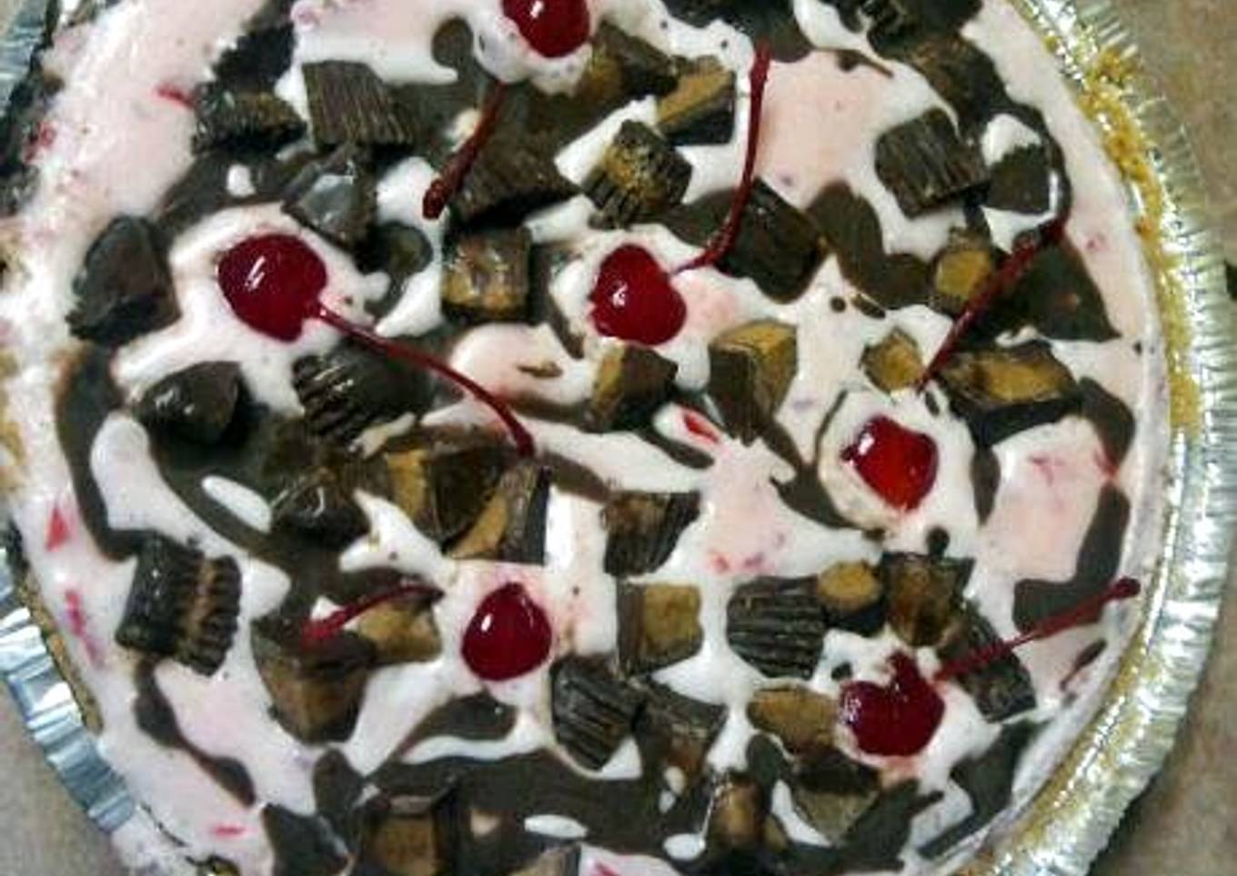 CHOCOLATE-CHERRY ICE CREAM PIE "NO BAKE" PREP: 15 MIN. + FREEZING