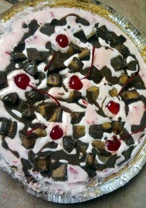 A picture of CHOCOLATE-CHERRY ICE CREAM PIE "NO BAKE" PREP: 15 MIN. + FREEZING.