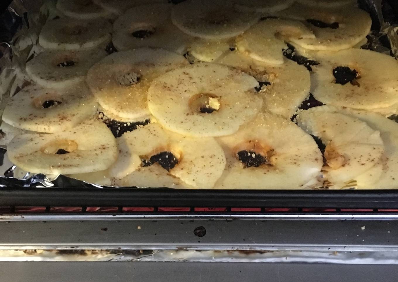Manzanas asadas bañadas en limón y vestidas de canela y azúcar
