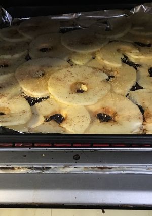 Una foto de Manzanas asadas bañadas en limón y vestidas de canela y azúcar