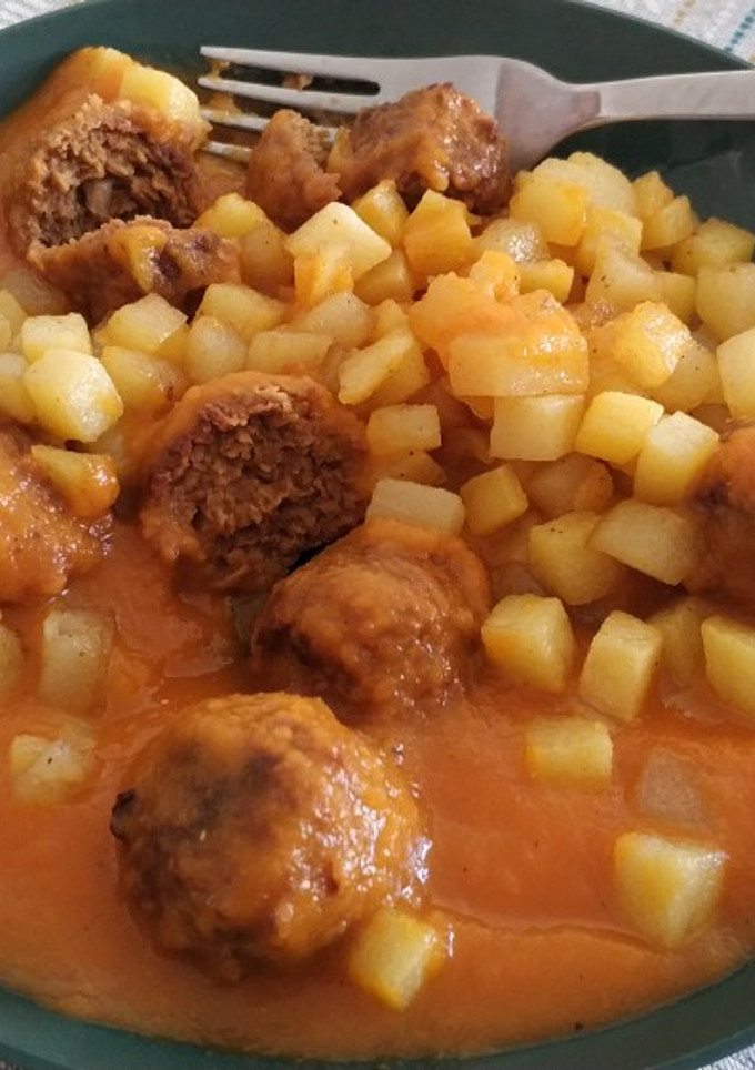 Una foto de Albóndigas con salsa de zanahoria
