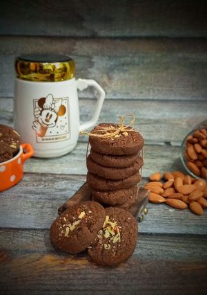 A picture of Chocolate almonds cookies.