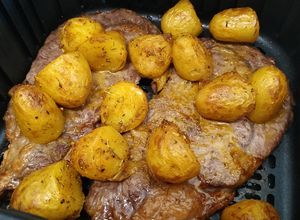 Una foto de Entrecot con patatas en AirFryer