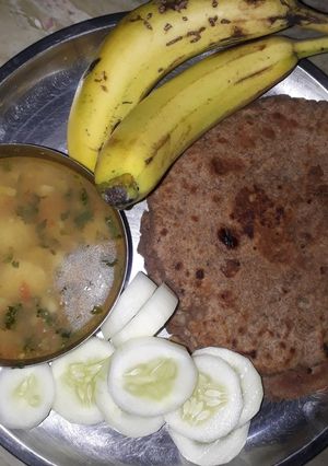 A picture of Flahari Poori/paratha with aloo sbzi.
