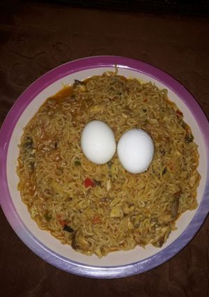 A picture of Indomie jollof.