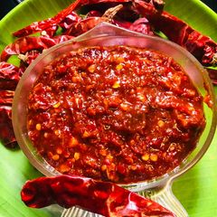A picture of Schezwan sauce.