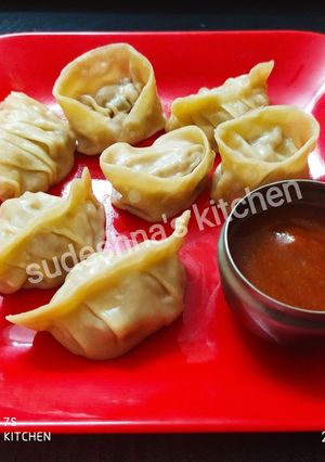 A picture of Restaurant style Chicken Momos.