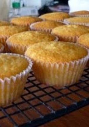 A picture of jammy fairy cakes.