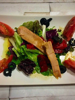 Una foto de Ensalada de ventresca con Teriyaki